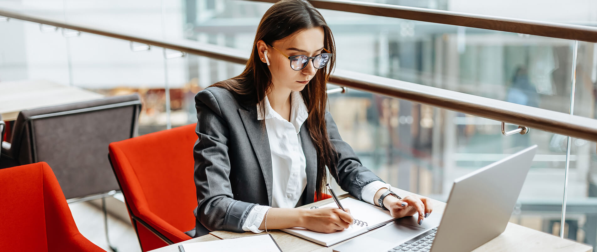 MWC 2024丨hjc黄金城官网全新Wi-Fi 7和蓝牙5.4模组组合，为PC提供巅峰无线连接体验