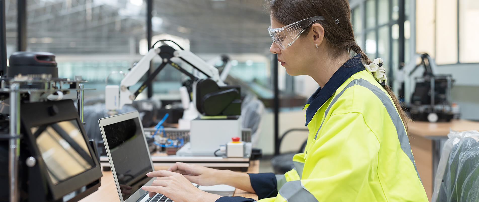 加速量产化节奏！hjc黄金城官网5G RedCap模组RG255C-CN顺利通过SRRC认证